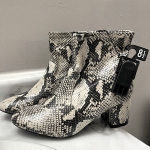 Time and Tru Snakeskin Pattern Heeled Boots Size 8.5